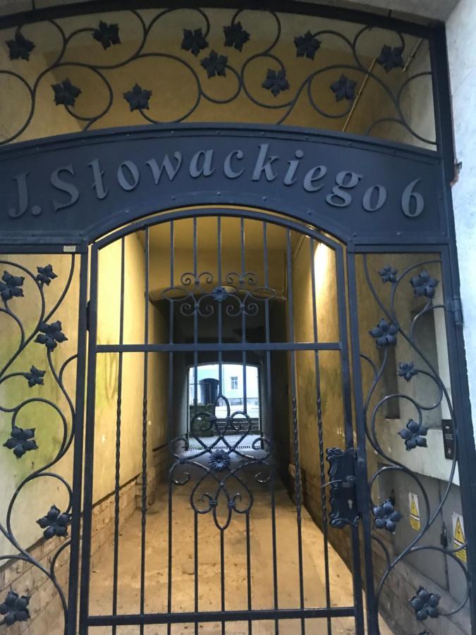 Noclegi Na Slowackiego 6 Waldenburg Exterior foto